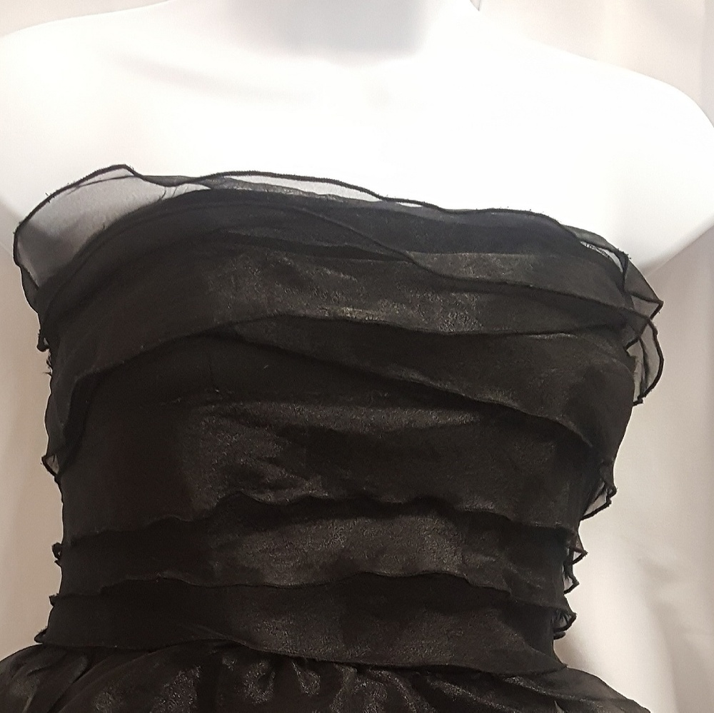 Women's Tiered Strapless Dress - Picture 6 of 9